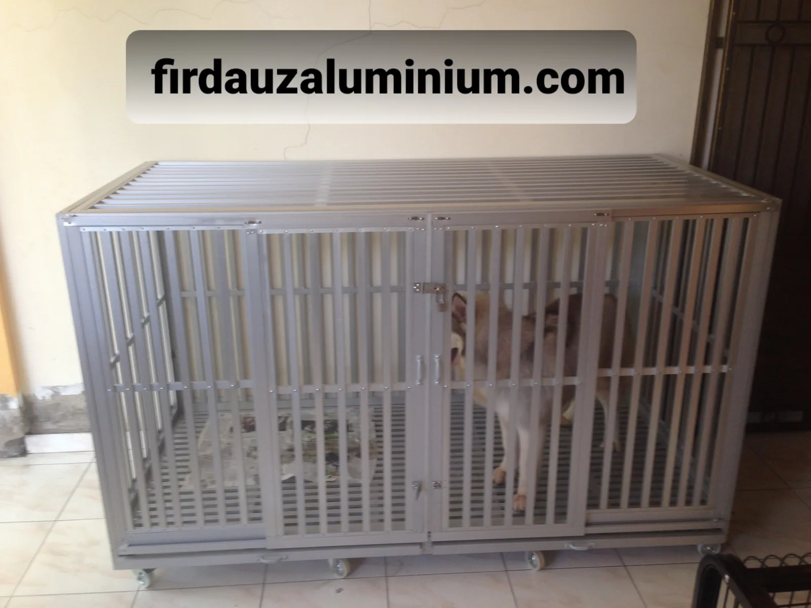 Produk aluminium custom dengan kisi-kisi dan pintu